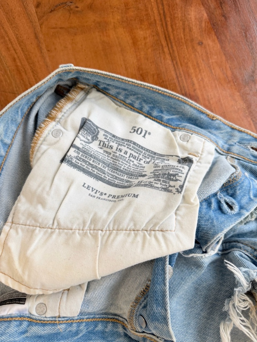 Rare vintage Levi’s Blue Distressed Denim Women’s Shorts size w29 - Picture 10 of 11
